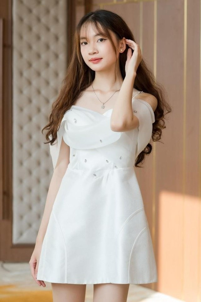 Nu sinh Ngoai thuong 18 tuoi gay chu y tai Hoa hau Viet Nam