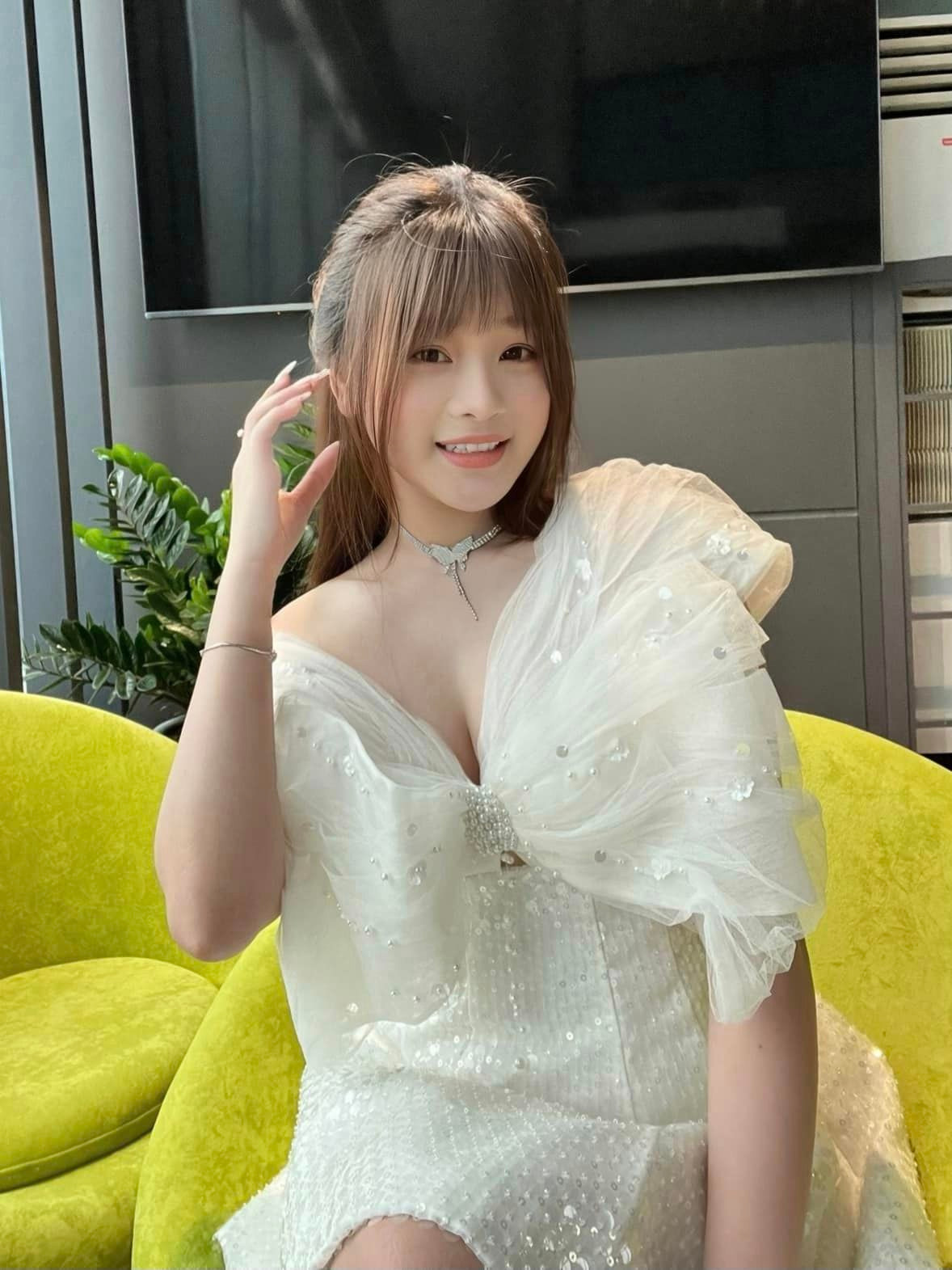 Thỏa sức và cháy hết mình với đam mê, Lyly Sury cảm thấy vô cùng hạnh phúc và vui sướng.