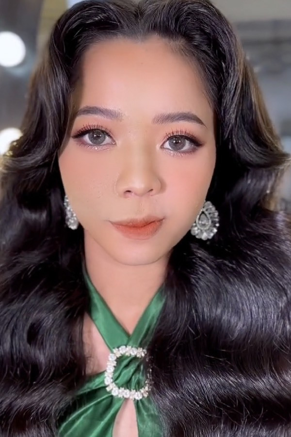 Màn biến hình đỉnh cao này đã nhận được vô số lời khen của dân tình. Vẻ ngoài trở lên xinh đẹp, chỉn chu sẽ khiến bất cứ cô gái nào cũng sẽ tự tin và yêu đời hơn.