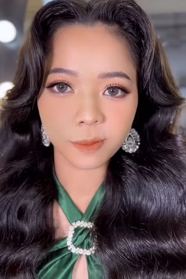 Màn biến hình đỉnh cao này đã nhận được vô số lời khen của dân tình. Vẻ ngoài trở lên xinh đẹp, chỉn chu sẽ khiến bất cứ cô gái nào cũng sẽ tự tin và yêu đời hơn.