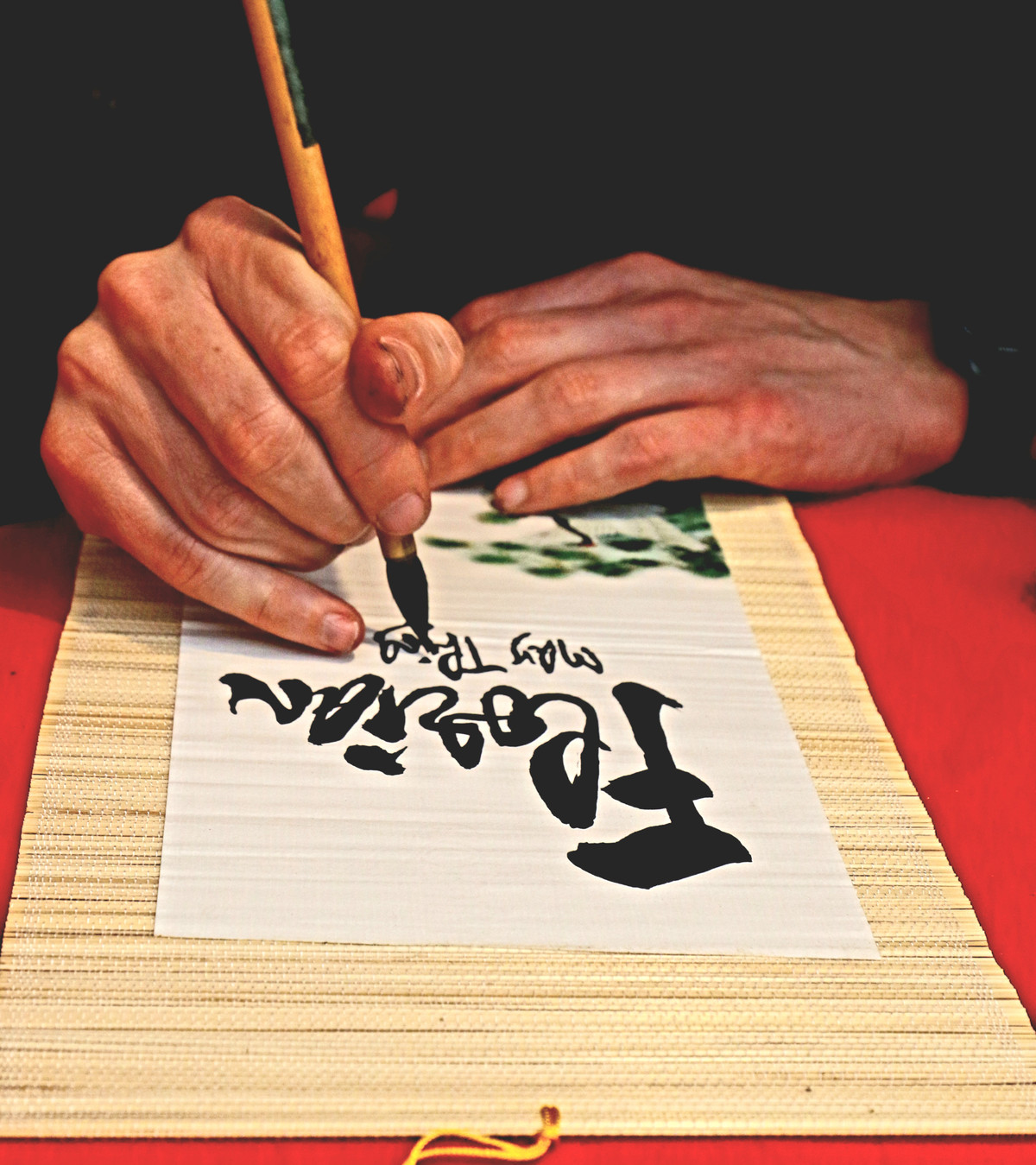 "Mọi người luôn cười nói khi giao tiếp, trên khuôn mặt toát lên vẻ hạnh phúc. Còn ở Pháp chúng tôi rất hiếm có cơ hội được chia sẻ bởi nhịp sống gấp gáp. Chưa kể những món ăn Việt rất hợp khẩu vị của hai vợ chồng", Jean Sébastien nói.