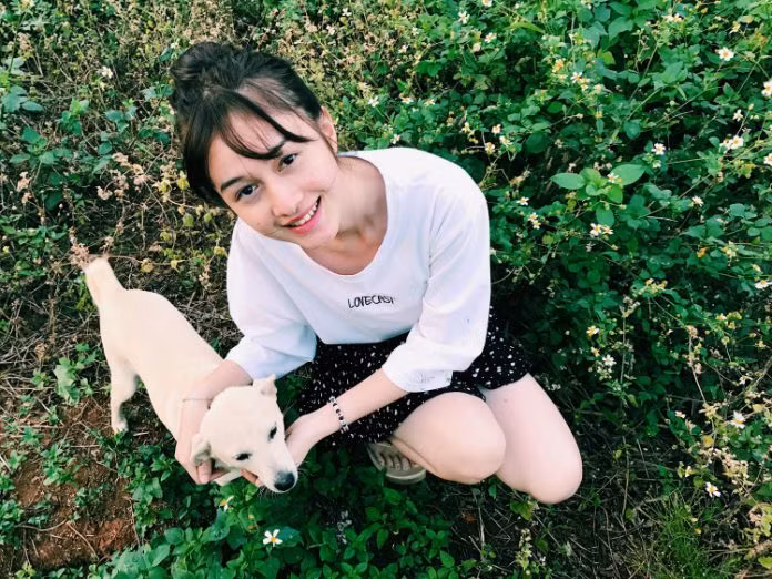 HNika chia sẻ, thời điểm bắt đầu đặt chân đến đất nước Nhật Bản, cuộc sống mới bỡ ngỡ gặp nhiều thử thách, nhiều khi bản thân buồn vì nhớ nhà. Với vốn sống cởi mở, ham học hỏi, cô gái trẻ không ngừng thôi thúc bản thân cố gắng cân bằng cuộc sống, kết giao nhiều bạn.