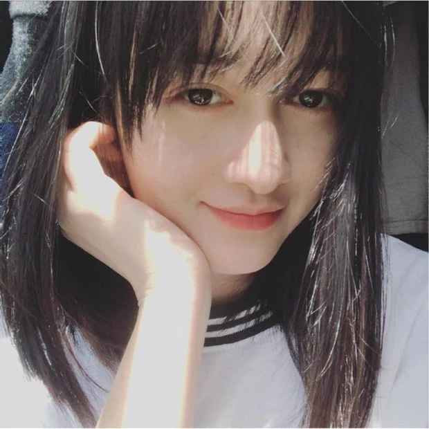 Cô gái Êđê HNika HĐơk (SN 1995) sinh ra và lớn lên tại tỉnh Đắk Nông. Cô tốt nghiệp ngành Cử nhân Điều dưỡng một trường đại học ở TP. Đà Nẵng.