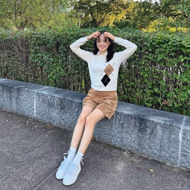 Ye-won từng có nhiều năm làm việc tại đài truyền hình SBS của Hàn Quốc.