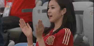 Danh tính của mỹ nhân cũng nhanh chóng được xác định. Đó là Jang Ye-won, người khi đó là một biên tập viên truyền hình mới vào nghề.