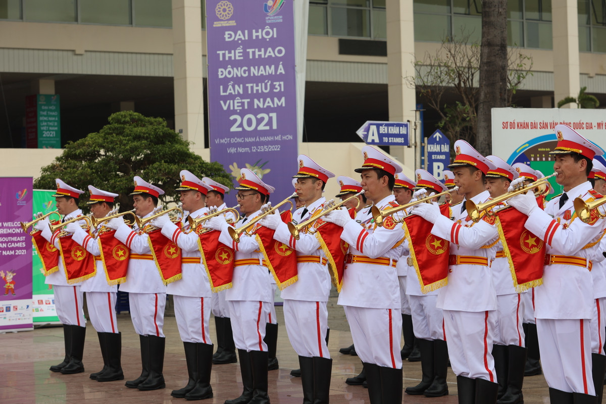 "Đây là lần thứ 2 Việt Nam đăng cai SEA Games 31, đó là quyền lợi cũng là trách nhiệm của thành viên Đông Nam Á. Trong 2 năm qua bị chúng ta bị ảnh hưởng của dịch bệnh Covid-19, khó khăn, thách thức còn nhiều nhưng được sự ủng hộ của Chính phủ, SEA Games 31 chính thức diễn ra tại Hà Nội cùng 11 tỉnh thành. Chúng tôi nhiệt liệt chào mừng đến đoàn đến với đất nước Việt Nam xinh đẹp”, Thứ trưởng Hoàng Đạo Cương phát biểu.