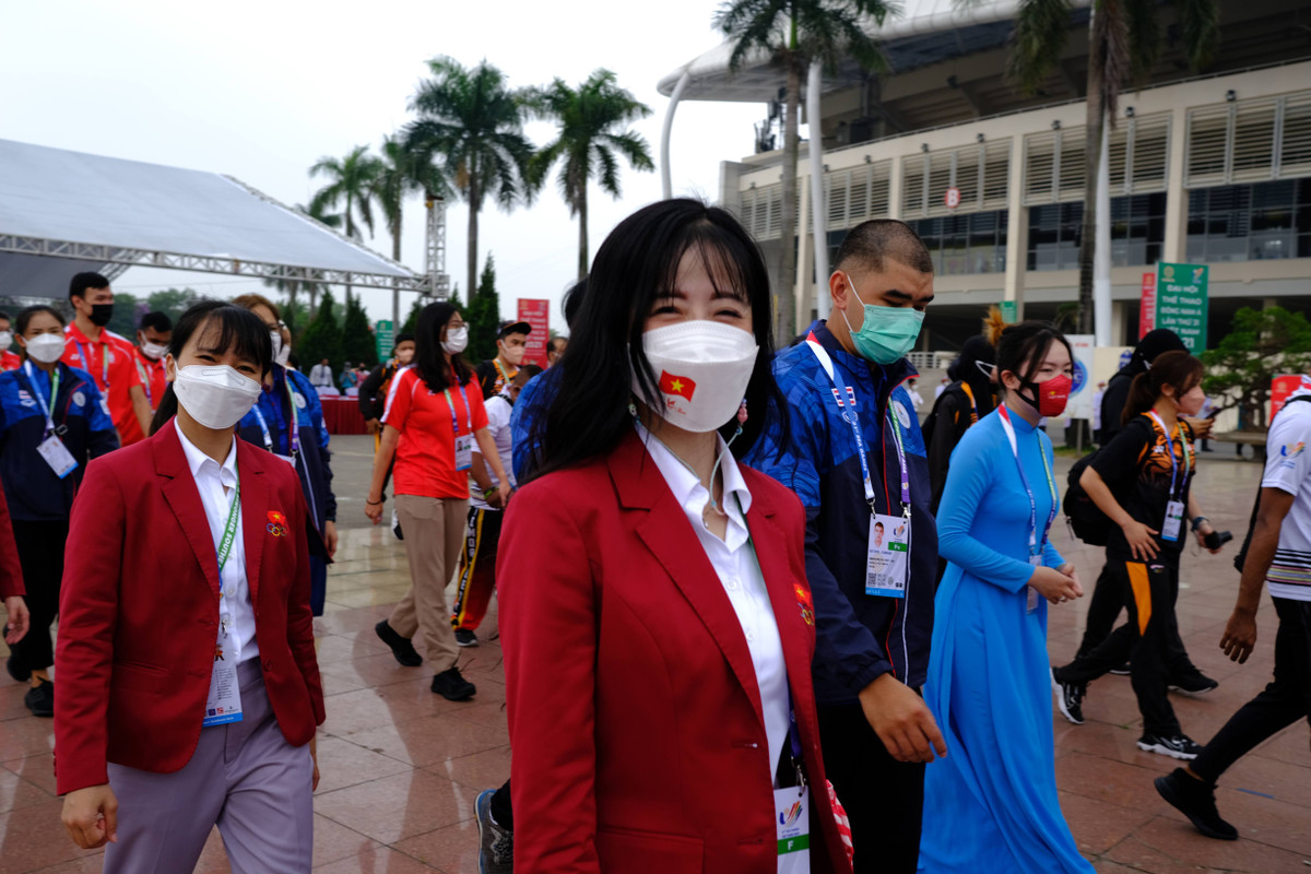 Dự khán lễ thượng cờ các đoàn thể thao dự SEA Games 31 có: Ông Hoàng Đạo Cương - Thứ trưởng Bộ Văn hóa - Thể thao và Du lịch, Phó Trưởng ban Thường trực Ban tổ chức SEA Games 31; ông Chử Xuân Dũng - Phó Chủ tịch UBND Thành phố Hà Nội; ông Đặng Hà Việt - Tổng cục trưởng Tổng cục TDTT Việt Nam.