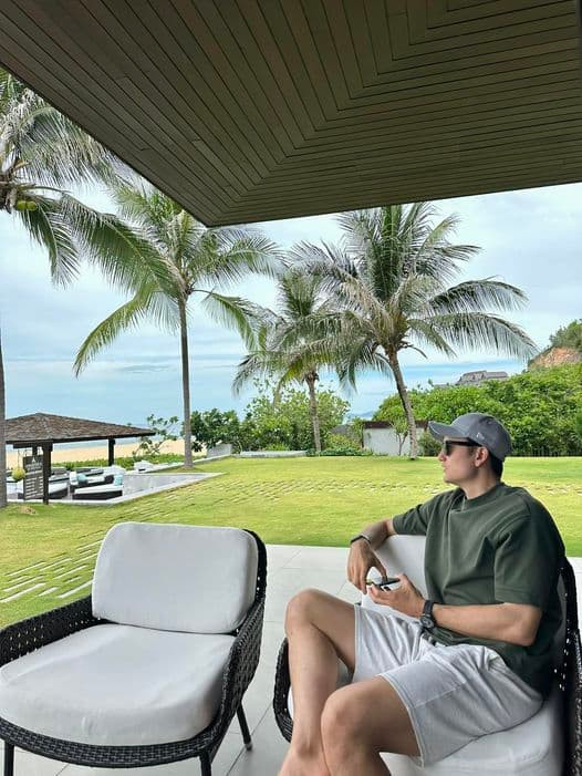 Hơn nữa, cách đó chưa lâu Đặng Văn Lâm cũng check-in ở địa điểm nghỉ dưỡng giống với Yến Xuân.