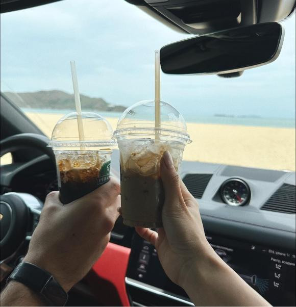 Yến Xuân cũng rất chăm chỉ đến sân cổ vũ nửa kia thi đấu.