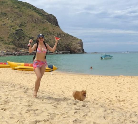 Văn Lâm và Yến Xuân dính tin đồn hẹn hò từ tháng 9/2018 qua loạt ảnh check-in đi du lịch.