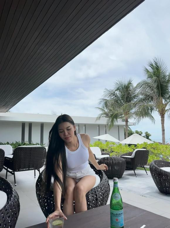 Sau đó, cặp đôi trên nhiều lần tương tác với nhau trên mạng xã hội như "thả tim" ảnh hay bình luận ở bài đăng đối phương.