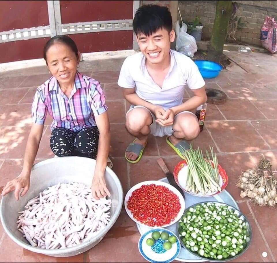 Mặc dù những ý tưởng đó được nghĩ ra cho vui nhằm đăng lên mạng giải trí, song kênh của Hưng Vlog bị đánh giá là nhảm nhí, không có giá trị thiết thực, thậm chí nhiều video hướng dẫn chơi những trò khá nguy hiểm, bị cộng đồng mạng kêu gọi tẩy chay.