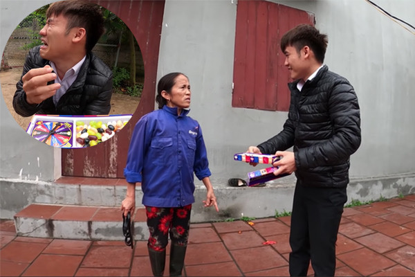 Sau thời hoàng kim được yêu mến bởi loạt vlog sáng tạo các món ăn siêu to khổng lồ tạo thành hot trend trong năm 2019, hiện tại mẹ con bà Tân Vlog đã bị mọi người quay lưng khá nhiều vì nội dung vlog không còn hấp dẫn như xưa.