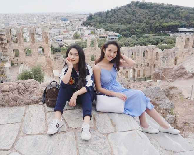 Còn nhớ sinh nhật năm ngoái của vợ thiếu gia Phan Thành, Ngọc Thanh Tâm cũng tặng quà. Nhưng món quà của ái nữ đại gia thủy sản gửi đến cô bạn thân của mình chậm hơn hẳn một tháng.