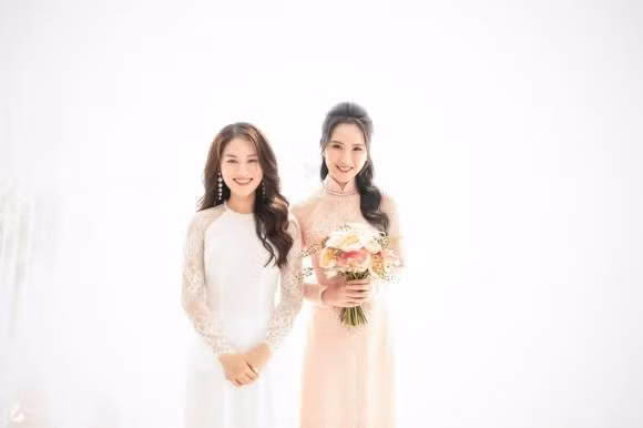 Thậm chí, bà xã Phan Thành còn không quên gắn thêm loạt dấu hỏi to đùng sau danh xưng "rich kid" của cô bạn thân.