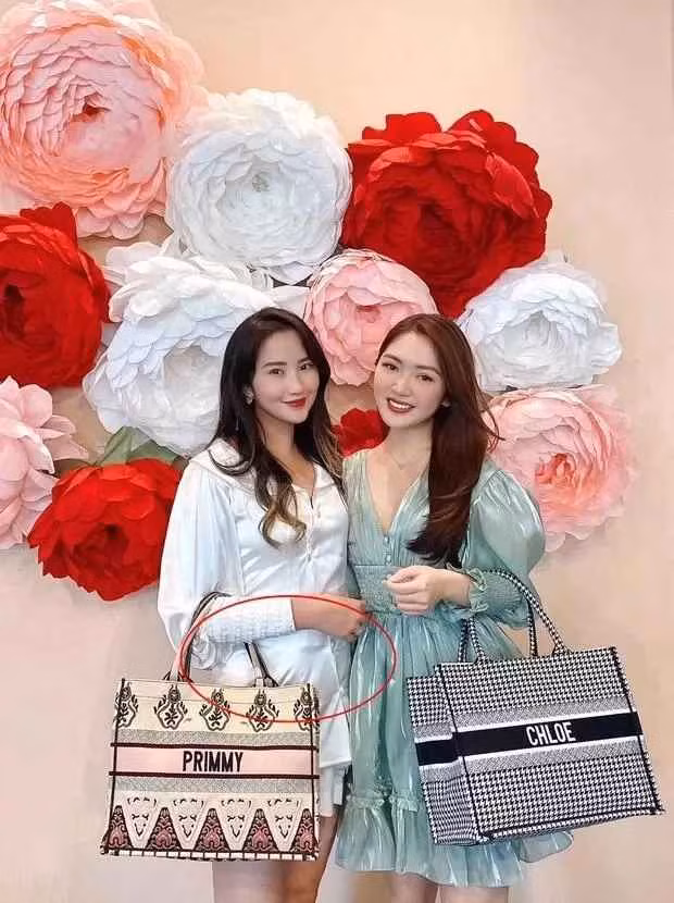 Bà xã của phu nhân TGĐ Phan Thành - Primmy Trương và diễn viên Ngọc Thanh Tâm có mối quan hệ thân thiết lâu năm. Cả hai đều thuộc hội con nhà giàu Việt, xuất thân danh giá.