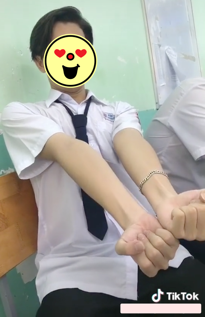 Thậm chí, trào lưu này còn hot đến mức các anh trai cũng đứng ngồi không yên, phải thử ngay cho nóng.