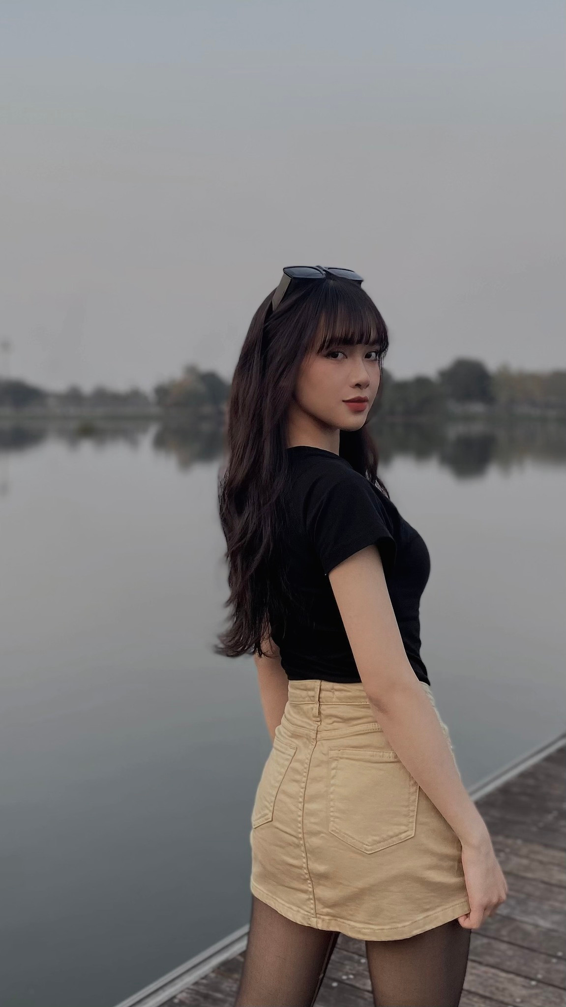 Trên mạng xã hội TikTok, Quế Linh cũng là gương mặt nổi bật khi thường xuyên chia sẻ những video dạy học, vui đùa cùng học trò.