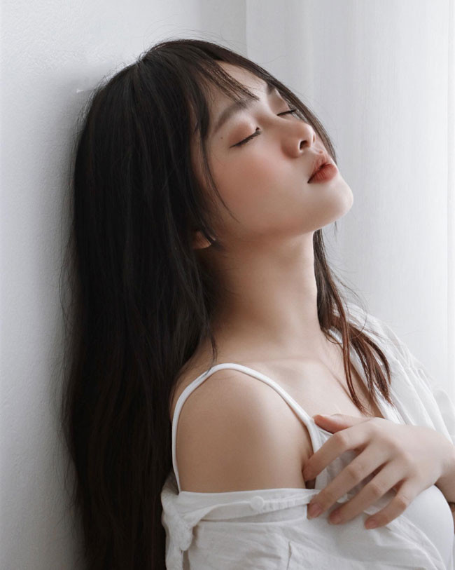 Hot girl Hà thành được nhận xét là "thành viên xinh đẹp và tài năng, người đem lại nguồn năng lượng tích cực cho mọi người".