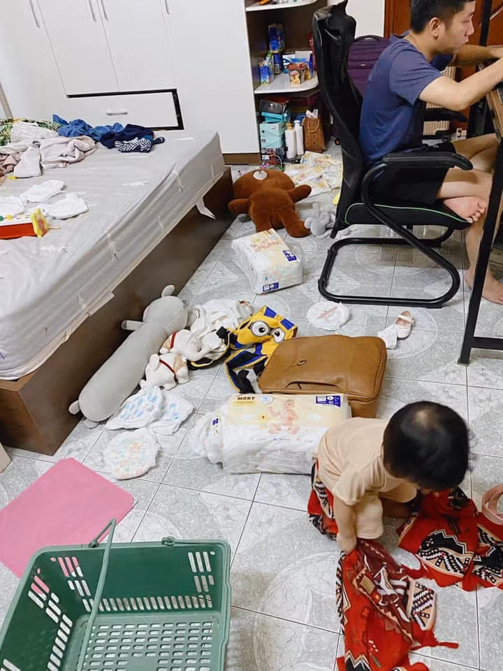 Đây không phải lần đầu tiên, hội mẹ bỉm sữa lên mạng bóc phốt màn trông con bá đạo của các ông chồng khi vợ có việc chạy ra ngoài.