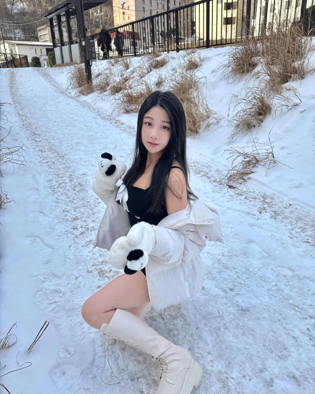 Từng khoảnh khắc nữ điều dưỡng này đều toát lên vẻ dễ thương.