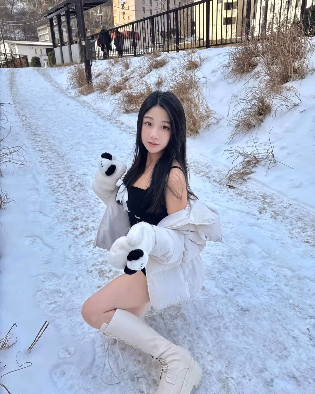 Từng khoảnh khắc nữ điều dưỡng này đều toát lên vẻ dễ thương.