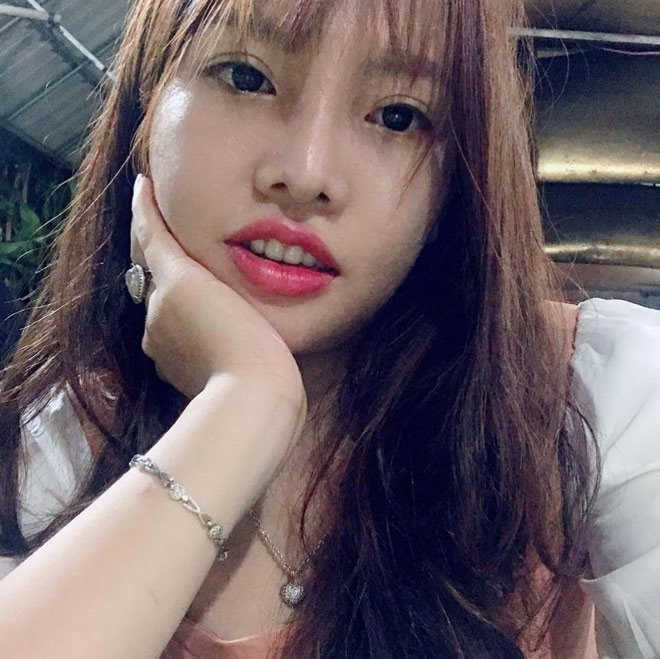 Nói về ông xã của mình, Phượng “Thị Nở” từng tự hào viết: “2 năm bên nhau chưa khi nào cãi nhau mà anh và em nói chia tay, chưa khi nào giận lâu quá 1 ngày. Cảm ơn anh đã luôn yêu thương và che chở cho em. Mong tình yêu mình mãi như vậy, nhẹ nhàng và bình yên”.