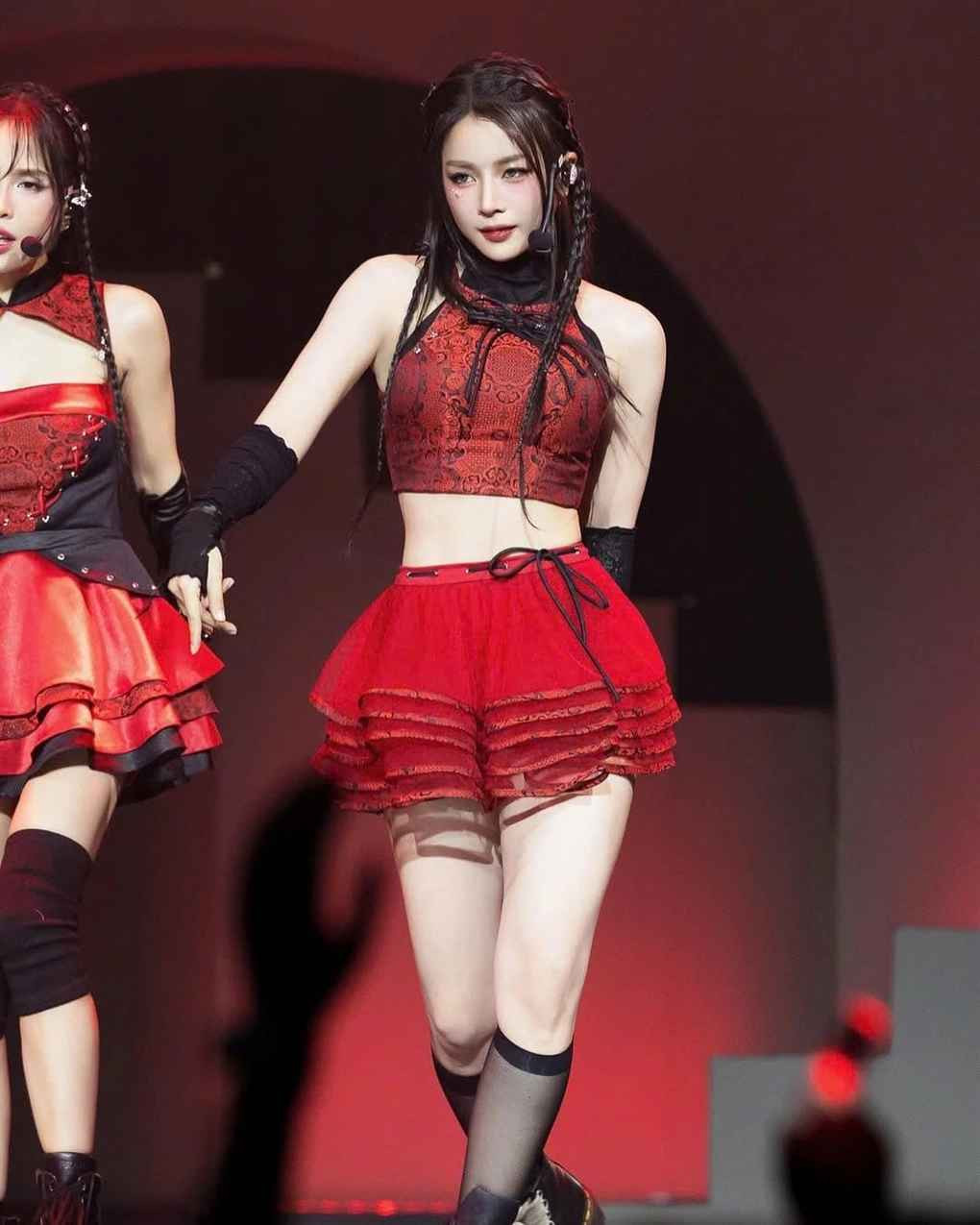 Trước đây, Mie thường được biết đến với vai trò DJ, người mẫu, diễn viên. Việc cô xuất hiện trong chương trình thực tế về âm nhạc Chị đẹp đạp gió gây tò mò cho khán giả.