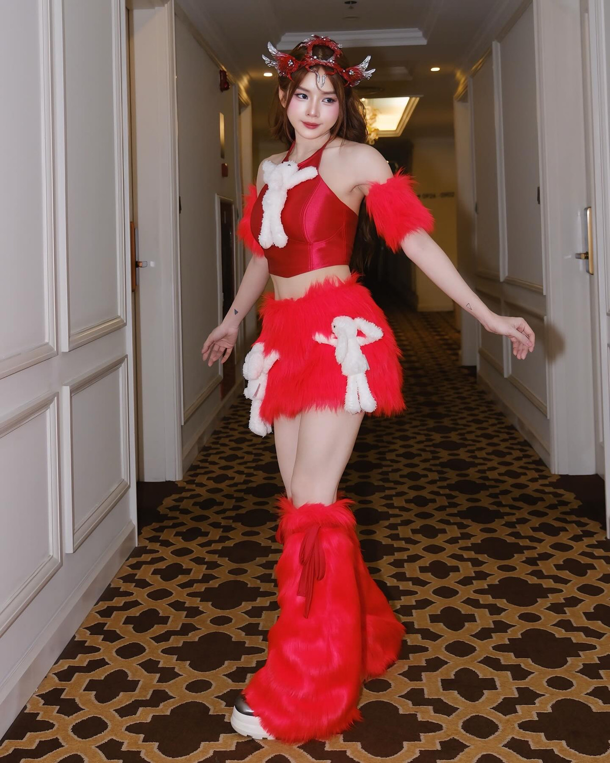 Video giới thiệu cơ ngơi mới của Mie đạt hơn 4 triệu lượt xem trên mạng xã hội. Căn nhà gồm 3 tầng, có sân vườn rộng rãi, bên trong trang trí nhiều nội thất đắt tiền. Trước đó, vào năm 2021, Mie cũng tậu căn nhà đầu tiên trị giá khoảng 3-4 tỷ đồng ở TPHCM.