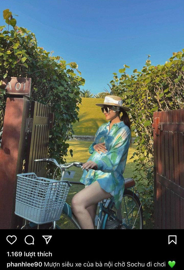 Tuy nhiên, nhìn "siêu xe" của nữ diễn viên Phanh Lee khá đặc biệt, đó là chiếc xe đạp vẫn hay dùng để đi lại khi ở resort nhà chồng dưỡng thai. Cụ thể, nàng dâu hào môn đăng ảnh đạp xe và đính kèm caption: "Mượn siêu xe của bà nội chở Sochu đi chơi".