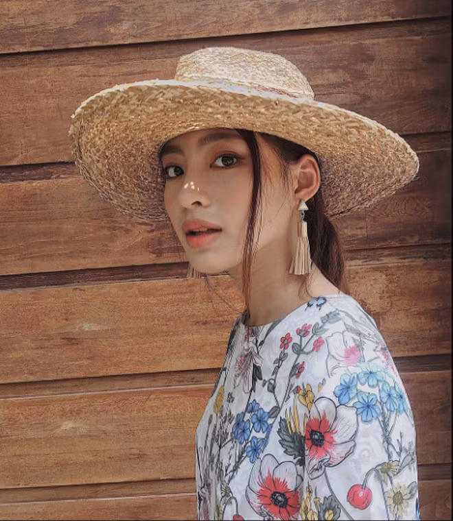 Nếu không lướt Instagram mỗi ngày, bạn cũng có thể bắt gặp của hotgirl lai Pháp xinh đẹp này – Dương Minh Ngọc. Cô nàng là một trong những hotgirl đang rất hot và được lòng giới trẻ trên Instagram.