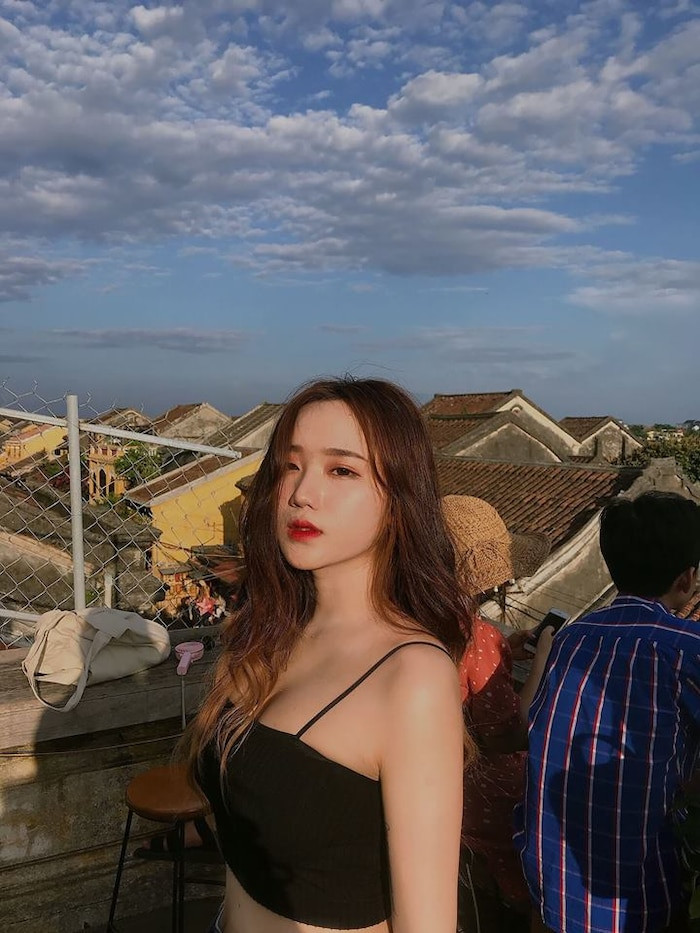 Phạm Châu Hồng Vân là cái tên không còn quá xa lạ với giới trẻ Việt. Cô nàng này là người từng gây sốt MXH với bức ảnh thẻ hoàn hảo của mình.