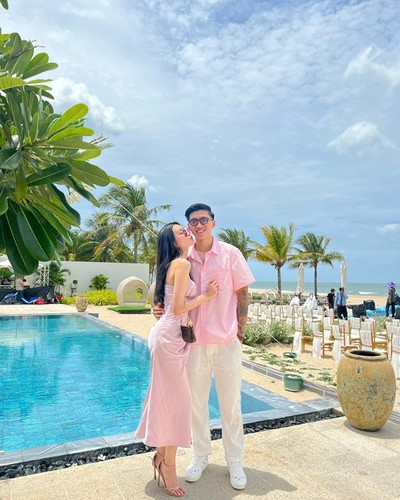 Vốn sở hữu ngoại hình xinh đẹp cùng gu thời trang chất chơi nên mỗi lần đăng ảnh, bạn gái cầu thủ Đoàn Văn Hậu thường làm cho dân mạng phát sốt.