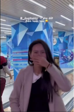 Đăng clip chơi bowling, khi Doãn Hải My ném trượt hết, nam cầu thủ vẫn trêu: "Một pha dứt điểm hoàn hảo của Doãn Hải My".