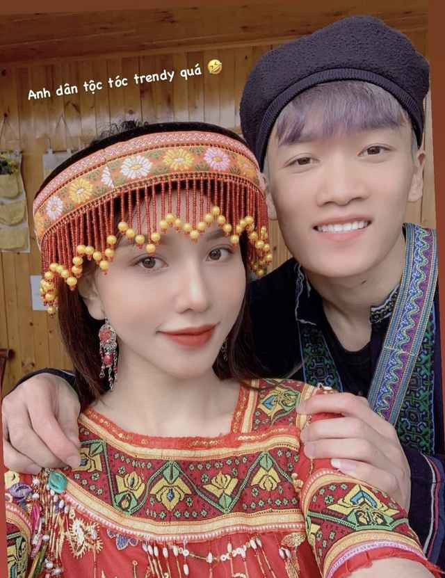 Trước đó, sau quãng thời gian dài cày ải liên tục tại V.League 2020 cùng CLB chủ quản Viettel, tiền vệ Hoàng Đức đã có quãng nghỉ để nạp năng lượng chuẩn bị cho mùa giải mới. Người đi cùng anh chính là cô bạn gái Gia Hân.