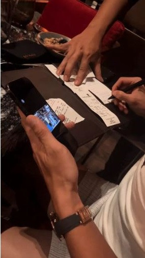 Quang Hải lại được phen chứng minh chiều bạn gái hết mực khi thanh toán bill hơn 14 triệu nhẹ tênh.