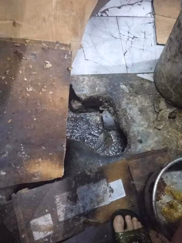 Được biết, quán ăn bẩn kinh hoàng này bán cơm cho sinh viên ở khu vực Chùa Láng (Hà Nội) – một trong những nơi đông đúc sinh viên tập trung.