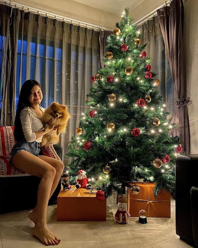 Được biết, Yến Xuân và Văn Lâm đã có 1 ngày vui vẻ bên nhau, cùng đi ăn, đi chơi và ghé trung tâm thương mại mua sắm.