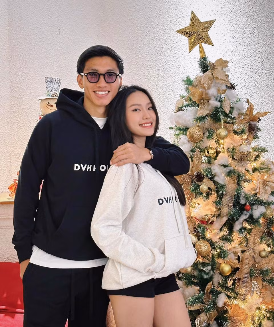 Tu ngay cong khai yeu duong, ban gai Doan Van Hau cham lam dieu nay