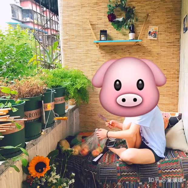 Căn nhà thuê mà cô sinh sống đã quá cũ nên dù lau dọn thế nào đi chăng nữa thì vẫn trông không được vừa mắt. Nhận thấy điều đó, cô gái đã đo đạc diện tích, lên ý tưởng và quyết định tân trang lại toàn bộ.