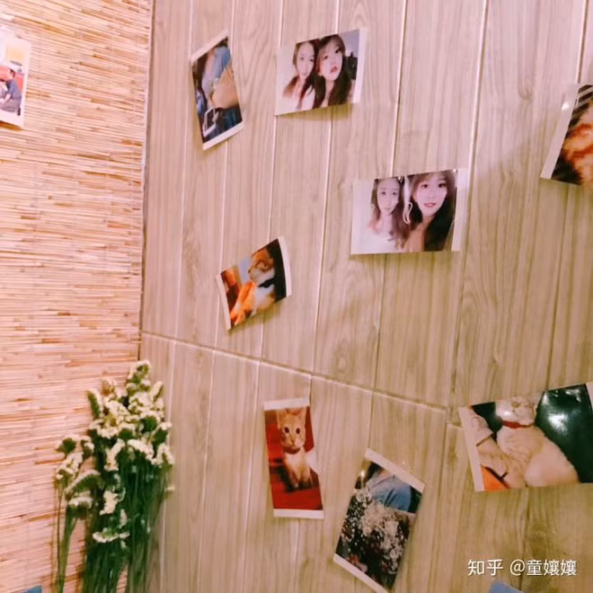 Hầu như những vật dụng khác như ghế ngồi, kệ để đồ,... đều được đặt mua trên mạng với giá hời nhưng vẫn trông cực sang chảnh khi được sắp xếp hợp lý.