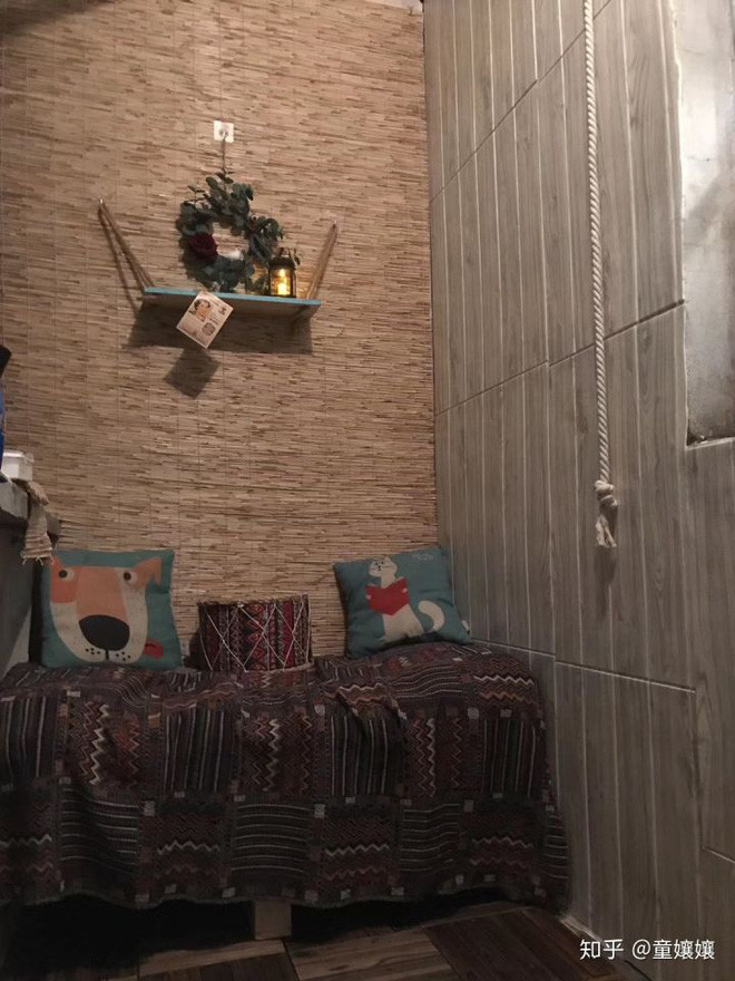 Đặc biệt, cô nàng này quyết chí dọn dẹp chiếc ban công của mình là chuẩn bị đón bà của người yêu sang chơi. Điều này khiến công việc càng trở nên có ý nghĩa hơn.