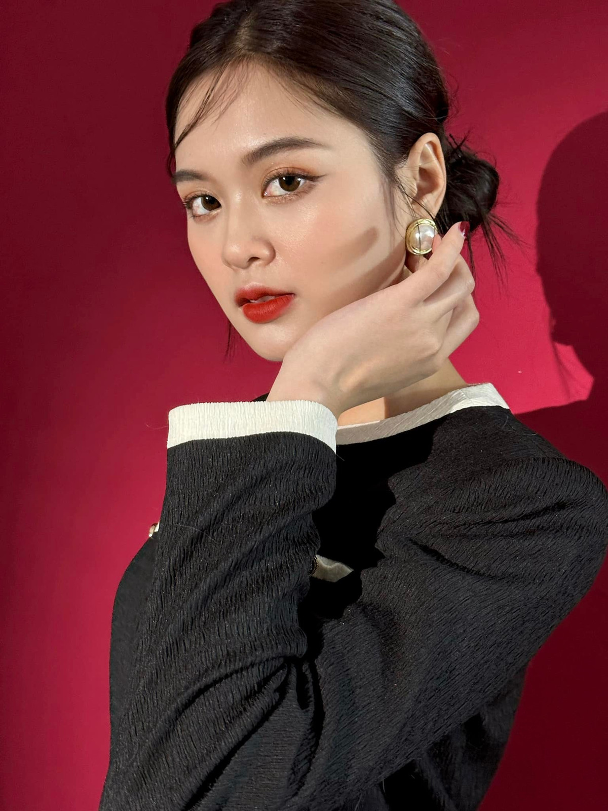 Một năm bận rộn với học tập và công việc, nên Khánh Linh cảm thấy tiếc nuối vì thời gian dành cho gia đình không nhiều như trước, nhưng bản thân cô cũng nhận ra mình khá may mắn khi gia đình, người thân luôn hiểu và thông cảm. Tết Quý Mão năm nay, Linh muốn dành thời gian để về với gia đình.