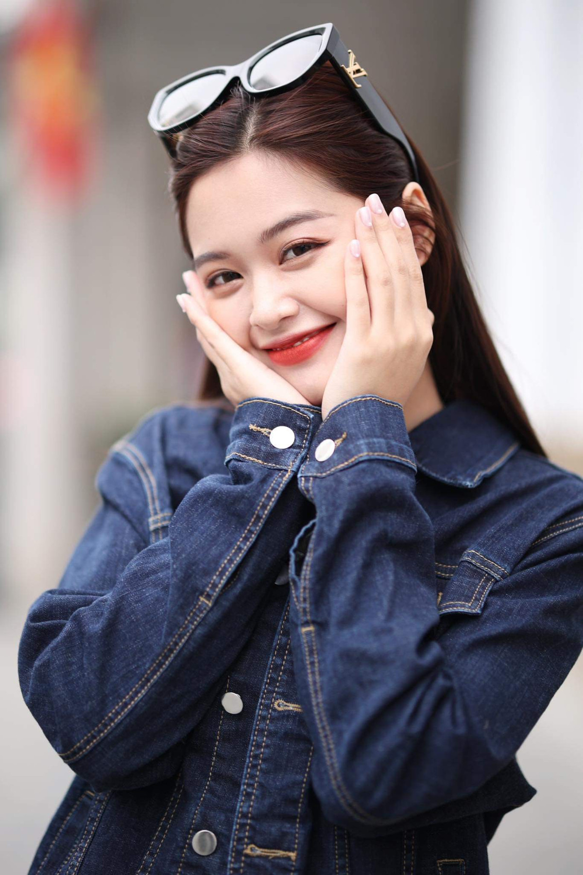 Điểm lại một năm qua, Khánh Linh đã khẳng định mình là cô nàng đa-zi-năng với nhiều vai trò khác nhau, ngoài tiếp tục công việc hiện tại, cô lấn sân sang xây dựng kênh TikTok và làm thực tập sinh tại Đài Truyền hình Việt Nam.