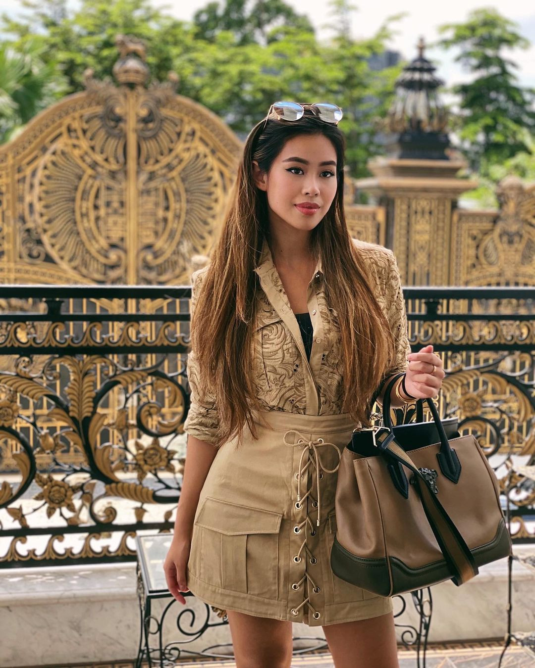 Theo dõi trang các nhân của rich kid Tiên Nguyễn, dù ở nhà cô nàng vẫn thường xuyên khoe những bộ outfit cực chất.