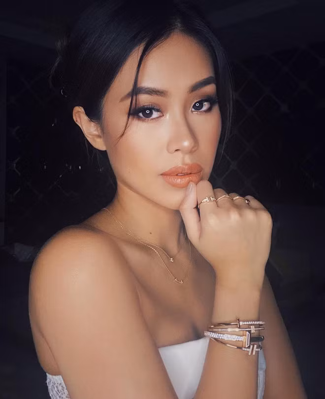 Bài đăng mới nhất của rich kid Tiên Nguyễn cho thấy làm việc online ở nhà thật đấy nhưng cô nàng lên đồ xịn xò chẳng khác gì lúc bình thường.