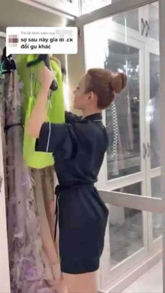 Mới đây trên kênh TikTok cá nhân, Huyền Baby có bài đăng gây chú ý. Theo đó, cô đáp trả khi nhận được bình luận từ một tài khoản mạng xã hội: "Sợ sau này già đi, chồng sẽ đổi gu khác".