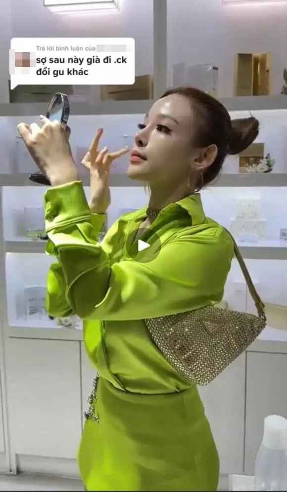 Trước ý kiến của người này, cựu hot girl cho hay thời gian qua cô luôn tự chủ và độc lập về tài chính, biết cách chăm sóc, làm đẹp cho bản thân. Bởi vậy sau này nếu có xảy ra chuyện gì, cô cũng sẽ đứng vững.