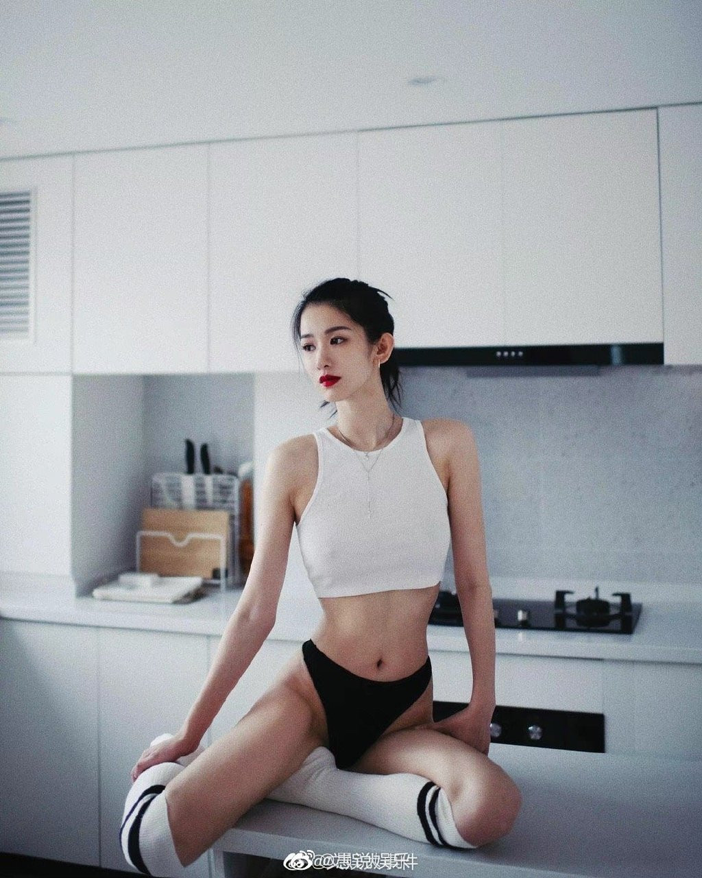 Tài khoản phụ của Blase Loan Loan follow nhiều cái tên nổi tiếng như: Trần Vỹ Đình, Bành Vu Yến (follow lẫn nhau); Casper True, Tạ Hưng Dương, Lâm Nhất, Ngô Hải...