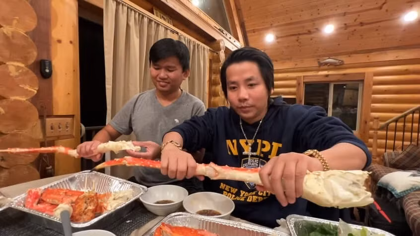 Sự thay đổi về nhan sắc và ngoại hình của Khoa Pug thông qua những hình ảnh quá khứ - hiện tại khiến nhiều người ngỡ ngàng.